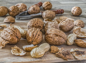 Ne bacajte ljuske od ORAHA: Dobre su za NESANICU ali i za još jednu boljku koja muči i ŽENE i muškarce