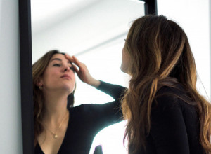 Uf, opet su vam izrasle DLAČICE na BRADI: Da li ste se ikada upitali smete li da ih ČUPATE?