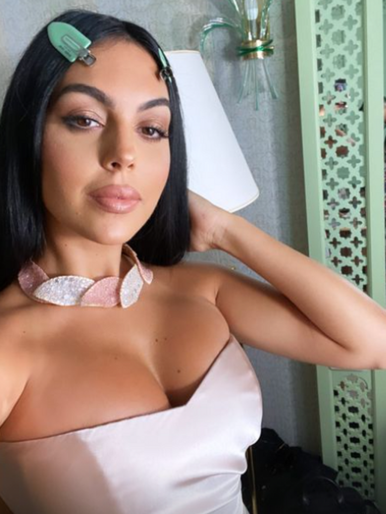 Ronaldova verenica Georgina, opet na meti KRITIKA zbog OVE modne kombinacije: "Ona samo troši njegov NOVAC i sve više podseća na Kardašijanke"