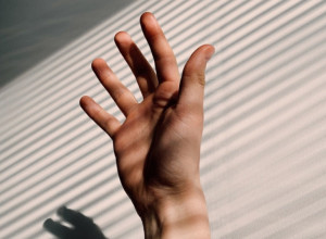 Da li dobijate ili ostajete BEZ NOVCA: Evo šta znači kada vas svrbi DESNI DLAN