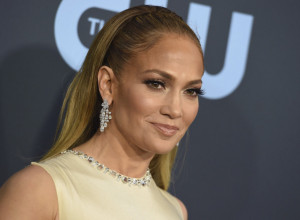 Za žene preko 50 godina - Tri stajlinga koja podmlađuju:  Ne treba vam nova odeća, stilistkinja pokazala cake, samo uradite ovo