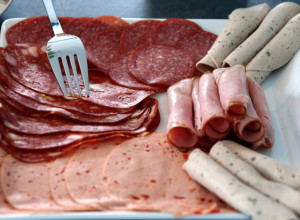 Uništava BUBREGE i JETRU: Ovu namirnicu SRBI seku kao MEZE, a nisu ni svesni koliko narušava zdravlje