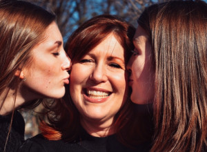 Dobro pogledajte svoju majku i znaćete kakva budućnost vaš čeka: Evo kako izgled najrođenijih određuje zdravlje