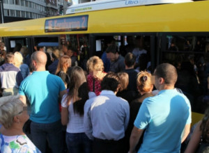 Zbog Dana srpskog jedinstva ZATVARA se veći deo BEOGRADA: Ovo je detaljan SPISAK IZMENJENIH autobuskih linija!