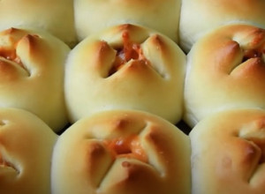 Sveže iz RERNE: Pecivo sa SLANINOM i sirom kome retko ko može da ODOLI