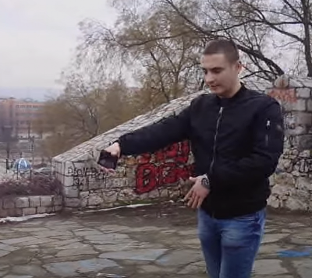 Petar iz Pirota snimio video "kako da smuvate devojku" i bukvalno srušio Internet: "Samo joj tiho kaži "nisam ja odavde", gledaj je pravo u oči i tvoja je"