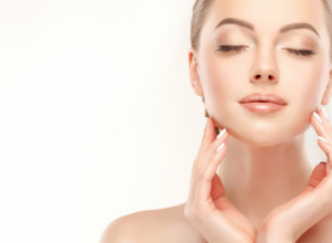 Domaći preparat za ČIŠĆENJE lica: Uz VODU I DVA SASTOJKA koža će vam biti ČISTA i zategnuta!