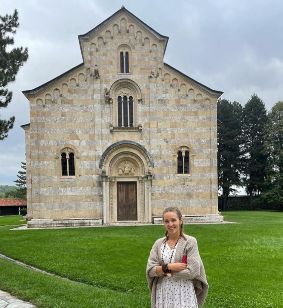 Jelena Đoković posetila MANASTIRE na Kosovu i Metohiji i odlučila da promeni život: "Dobila sam novi putokaz za sreću i mir"
