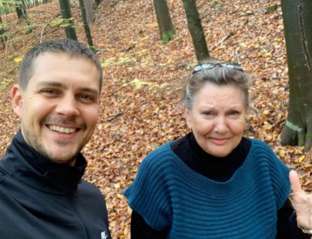 Bikovićevi RODITELJI se DVA PUTA venčavali i RASTAJALI: Neobična PORODIČNA situacija glumca je naučila važnu lekciju!