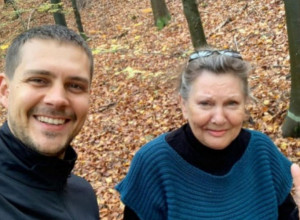 Bikovićevi RODITELJI se DVA PUTA venčavali i RASTAJALI: Neobična PORODIČNA situacija glumca je naučila važnu lekciju!