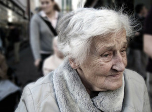 Potresna ispovest jedne bake: "Ostarila sam, a iza sebe nemam decu", tužna je jer stari sama