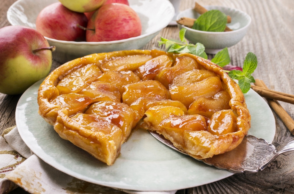 Savršen desert posle RUČKA: Tart Tatin je SOČNA pita od JABUKA koja miriše na PARIZ!