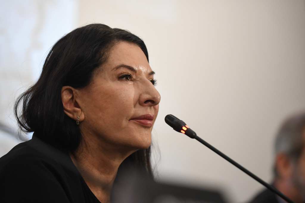 Marina Abramović u svom maniru ŠOKIRALA izjavom: "Deca su RAZLOG jer žene nisu uspešne kao muškarci"