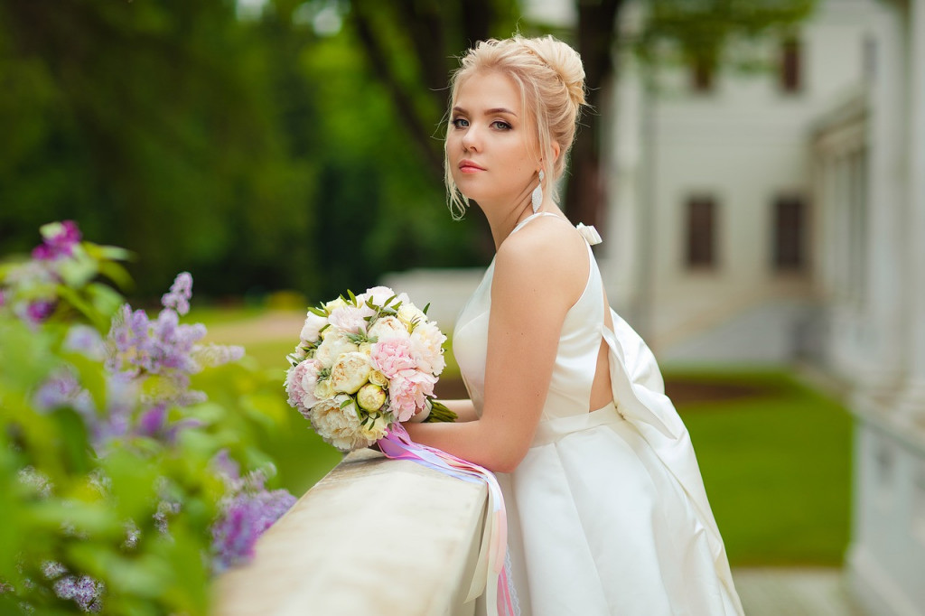 Da li postoje SLUČAJNOSTI ili je ipak sve SUDBINA? Samo par dana pre SVADBE devojka je na fotografiji svog dečka ugledala nešto ŠOKANTNO
