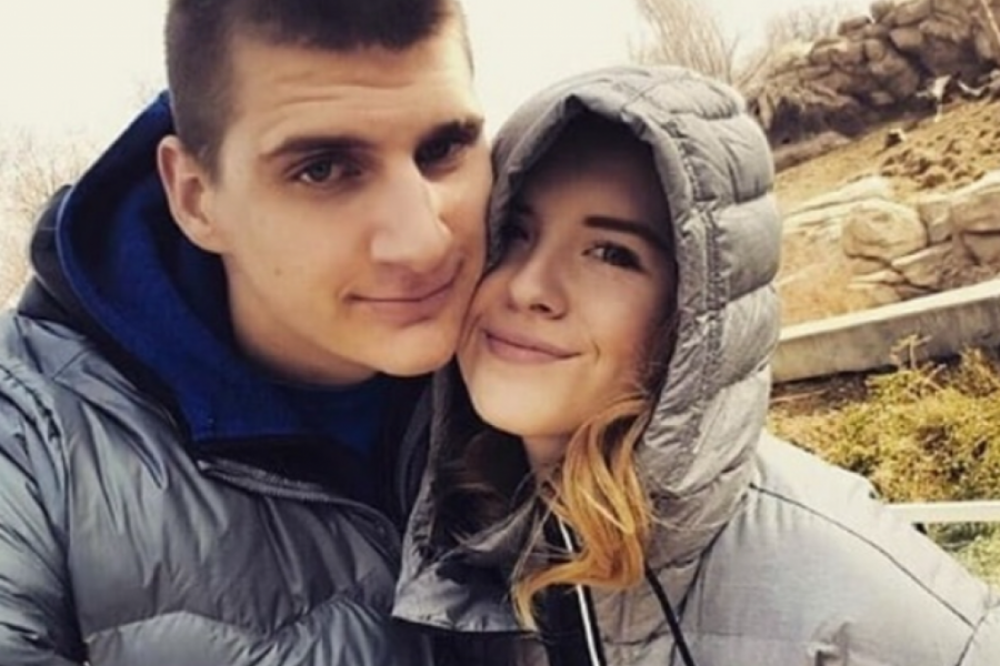 SKROMNA, SJAJNA I NJEGOVA NAJVEĆA PODRŠKA Ovo je supruga Nikole Jokića koja mu je podarila ćerku!