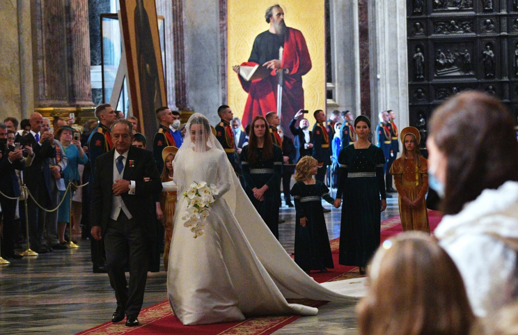 Da li je ovo najskuplje RUSKO venčanje u poslednjih 100 GODINA? Sve  "pucalo" od luksuza i raskoša, a zbog njega se mlada prekrstila u pravoslavlje!