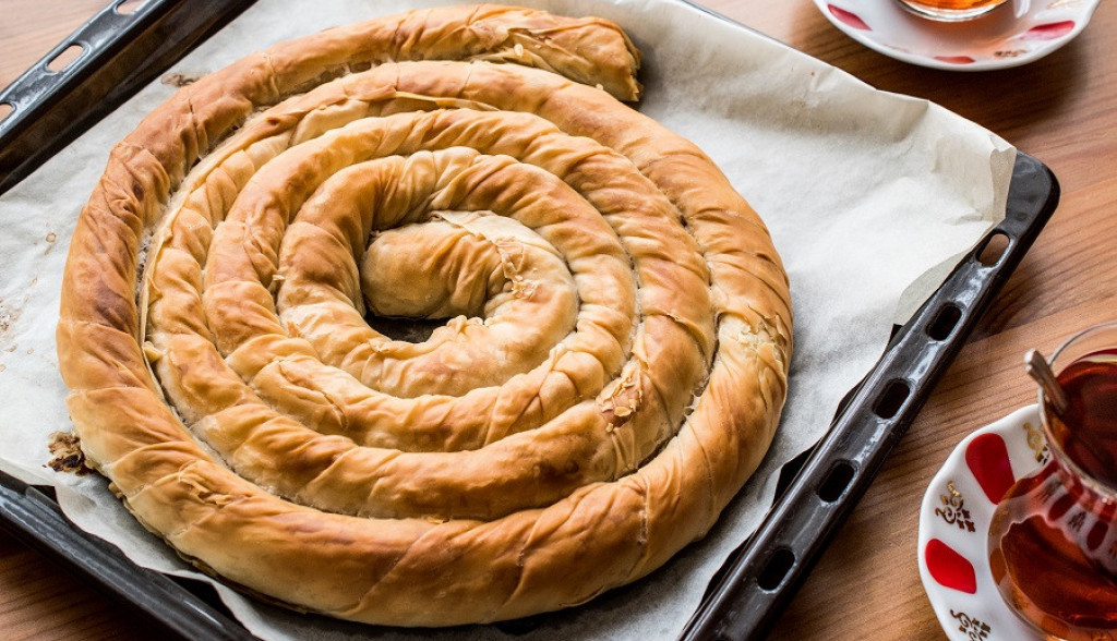 Stari RECEPT sa juga Srbije: Spremite BANICU sukanu pitu, ključ je u NAČINU pripreme kako bi ispala savršena