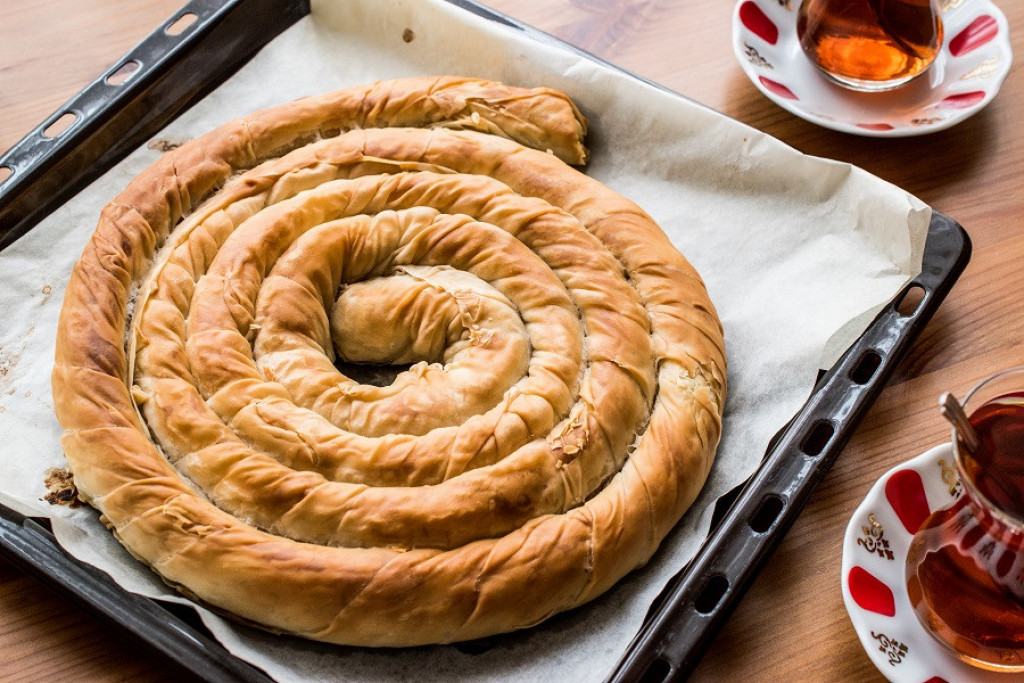 Stari RECEPT sa juga Srbije: Spremite BANICU sukanu pitu, ključ je u NAČINU pripreme kako bi ispala savršena