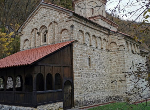 KULTURNO-ISTORIJSKI SPOMENIK NA OBALI REKE MORAVICE Manastir kod Arilja prema legendi potiče iz doba Svetog Save