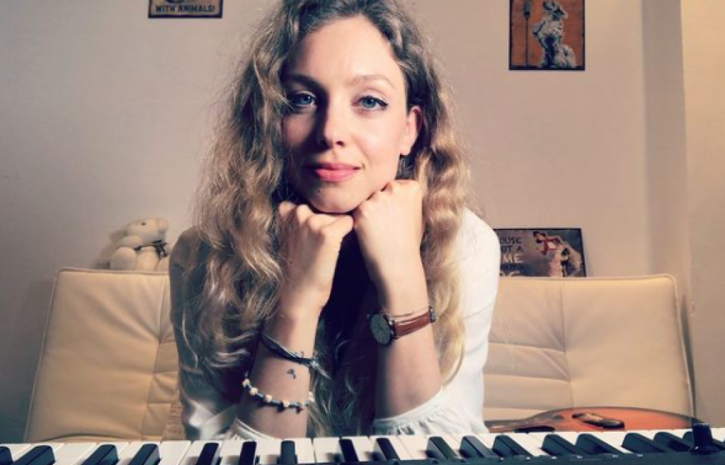 Petar Grašo smuvao 15 godina mlađu plavušu: Ona je ćerka poznatog jugoslovenskog muzičara, i fantasično izgleda!