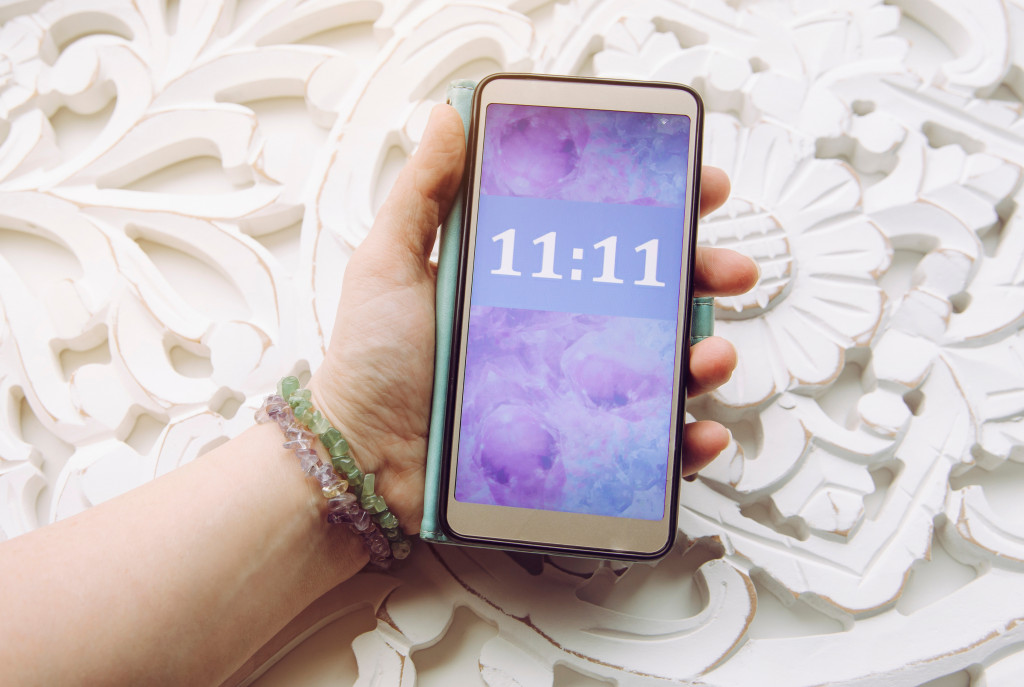 Ovo nije slučajno, UNIVERZUM želi da nam kaže nešto: 11:11, 13:31, 22:22 su sati OGLEDALA, proverite koju PORUKU NOSE