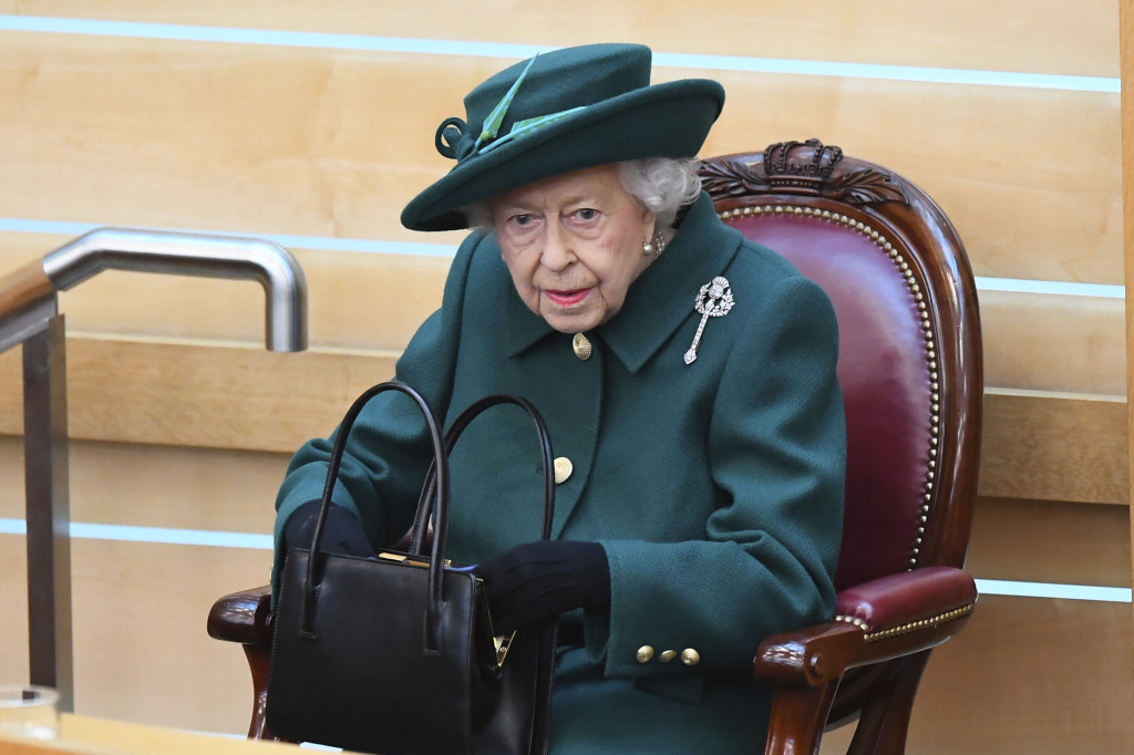 Važila je za NAJBOGATIJU ženu u Britaniji, ali je KRALJICU prestigla bivša MISICA koja je zgrnula MILIONE razvodom