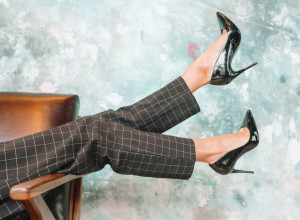 Znate li KAKO da izdržite u ŠTIKLAMA ceo dan: Ovi TRIKOVI pomažu, a neće biti ni ŽULJEVA na stopalima