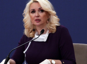 NE POKAZUJE GA JAVNOSTI Evo ko je suprug  doktorke Darije Kisić Tepavčević!