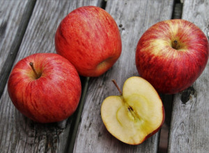 Bićete siti i VITKI: Evo kako JABUKE mogu da vam pomognu da skinete viška KILOGRAMA
