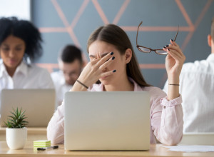 Zbog čega nam ponekad zaigra očni kapak? Evo kada je to OPASNO