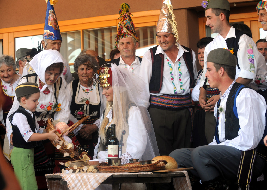 RODBINSKE VEZE u Srbiji i njihovi čudni nazivi: Sudepača, Sukurdol , Kurlebala  i Kurajber ko je ko ovde kome?