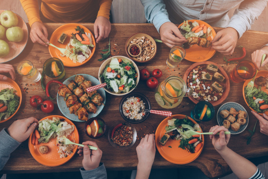Nutricionisti UPOZORILI na hranu koju UVEK jedemo za PRVI MAJ: Izbegavajte OVO jelo u širokom luku, izaziva NADUTOST i bolove