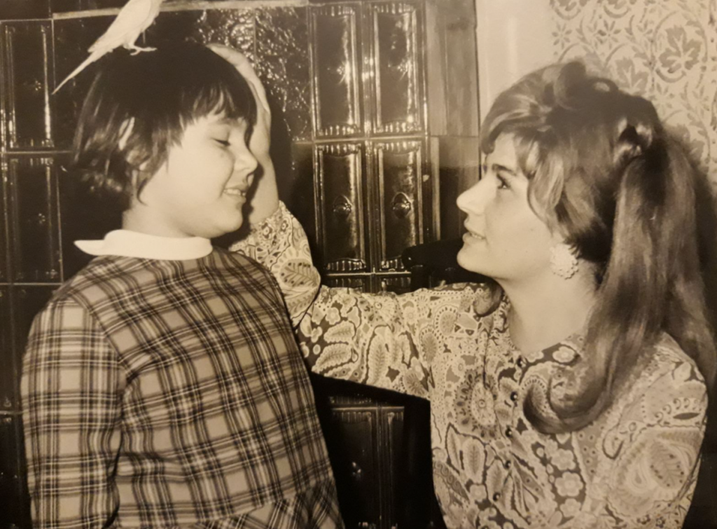 "Draga MAJKO, teško je BEZ TEBE, vraćam se u one sretne dane..." Nikad viđeni FOTO ALBUM Silvane Armenulić i njene ćerke Gordane!