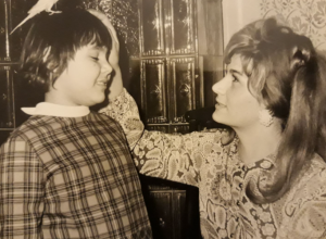 "Draga MAJKO, teško je BEZ TEBE, vraćam se u one sretne dane..." Nikad viđeni FOTO ALBUM Silvane Armenulić i njene ćerke Gordane!