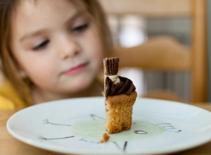 SLATKO posle VEČERE?! Nutricionistikinja objašnjava zašto DETETU ne bi smeli ovako da UDOVOLJAVAMO!