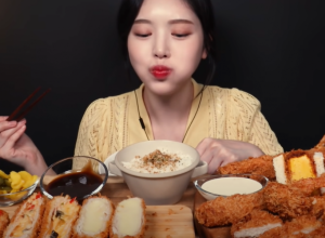 Mljackanje i žvakanje sa otvorenim ustima je "IN": Ljudi obožavaju da gledaju duge kako se PREJEDAJU, to je sve deo MUKBANG trenda