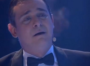 SVA TUGA POKOJNOG GLUMCA U JEDNOM SNIMKU Ovako je Marko Živić plakao usred živog programa, razlog je tada svima bio jasan!