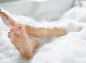 Ako ste LOŠIJEG zdravlja, topla kupka nije za vas: U ovim situacijama kupanje u kadi treba da IZBEGAVATE
