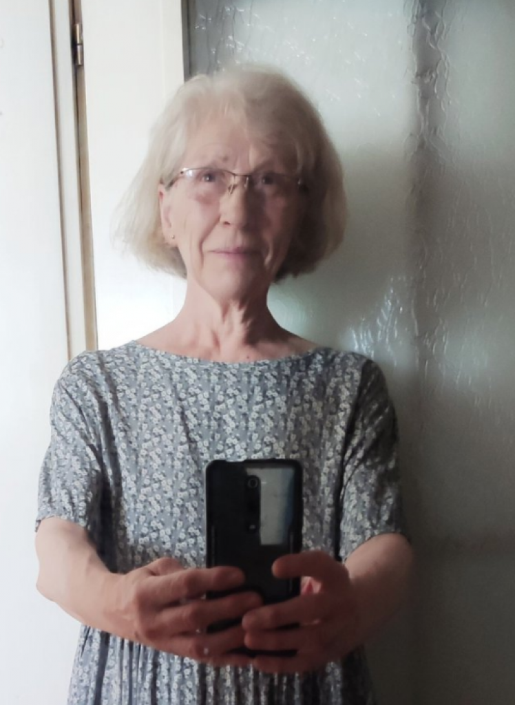 Nastavnica u penziji iz Zemuna je objavila SELFI GODINE na "TVITERU",  izazvala pažnju pratilaca, a poruka koju je napisala raznežila je sve