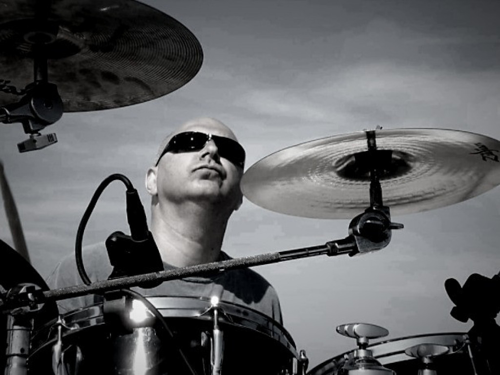 TUGUJE CELA JUGOSLAVIJA Iznenada PREMINUO legendarni muzičar "ATOMSKOG SKLONIŠTA"!