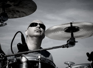 TUGUJE CELA JUGOSLAVIJA Iznenada PREMINUO legendarni muzičar "ATOMSKOG SKLONIŠTA"!