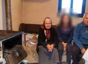 MAJKA JE OSTAVILA KAD JE BILA DETE Sara (13) živi u kući punoj VLAGE, gleda BOLESNOG oca i iznemoglu baku, a svaka POMOĆ im je dobrodošla