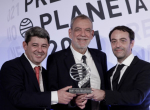 Ceo svet je mislio da je u pitanju ŽENA: Zaradila je MILION EVRA, a onda su se pojavili muškarci zbog kojih su svi zanemeli!