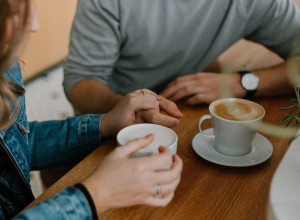 Stručnjak za veze OTKRIVA: Evo u kom slučaju ŽENA treba da izvadi novčanik i PLATI račun!