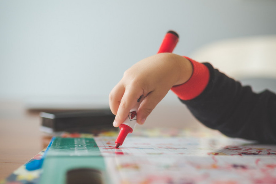 Evo šta da radite sa NAMEŠTAJEM kada se dete sa BOJICAMA malo zaigra: Nemojte da očajavate postoji rešenje