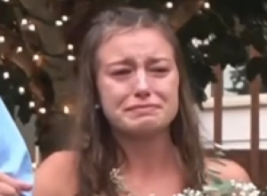 Spakovao je kofere i OTIŠAO sa medenog meseca: Ono što je MLADA uradila sa fotografijama je za mladoženju NEOPROSTIVO i potpuni ŠOK