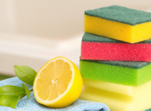 Sunđer za pranje posuđa pospite solju: Ovo je najbolji kuhinjski trik koje su naše bake koristile