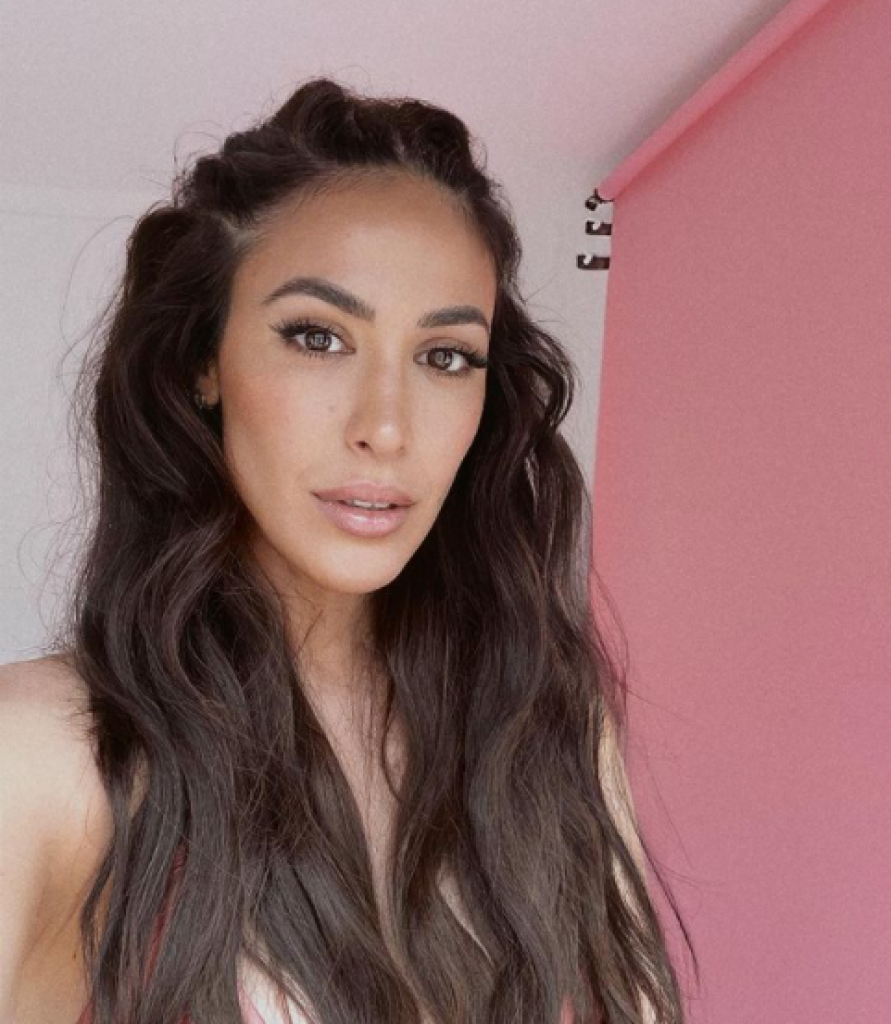Influenserka Dunja Jovanić BLISTAV TEN DOBIJA posebnom metodom: Za PET MINUTA do zategnutog lica i PRELEPE kože