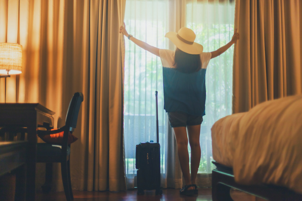 Šta god da RADITE ne hodajte BOSI po hotelskoj SOBI: Zbog stvari koje je RADNIK podelio, ŽIVOT će vam se ZGADITI