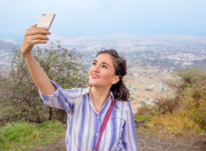 Evo kako da "opalite" savršen SELFI: Uradite OVO sa jezikom i izgledaćete znatno MRŠAVIJE!